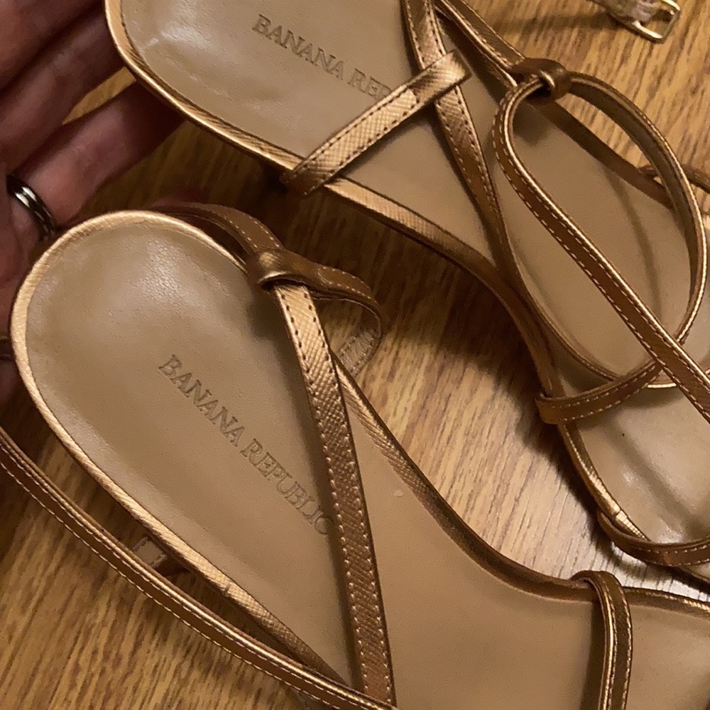 Banana republic size 9 champagne color cute sandals cute! - Picture 3 of 8